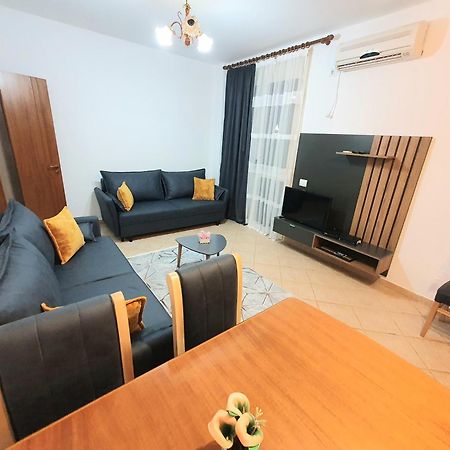 Apartment Me Qera Lungomare Vlore Medem1 Bagian luar foto