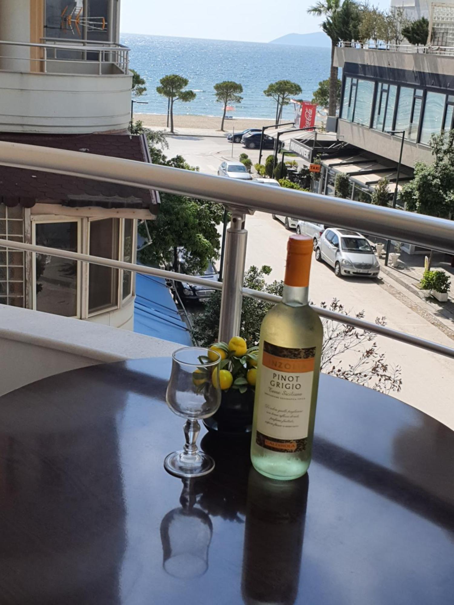 Apartment Me Qera Lungomare Vlore Medem1 Bagian luar foto
