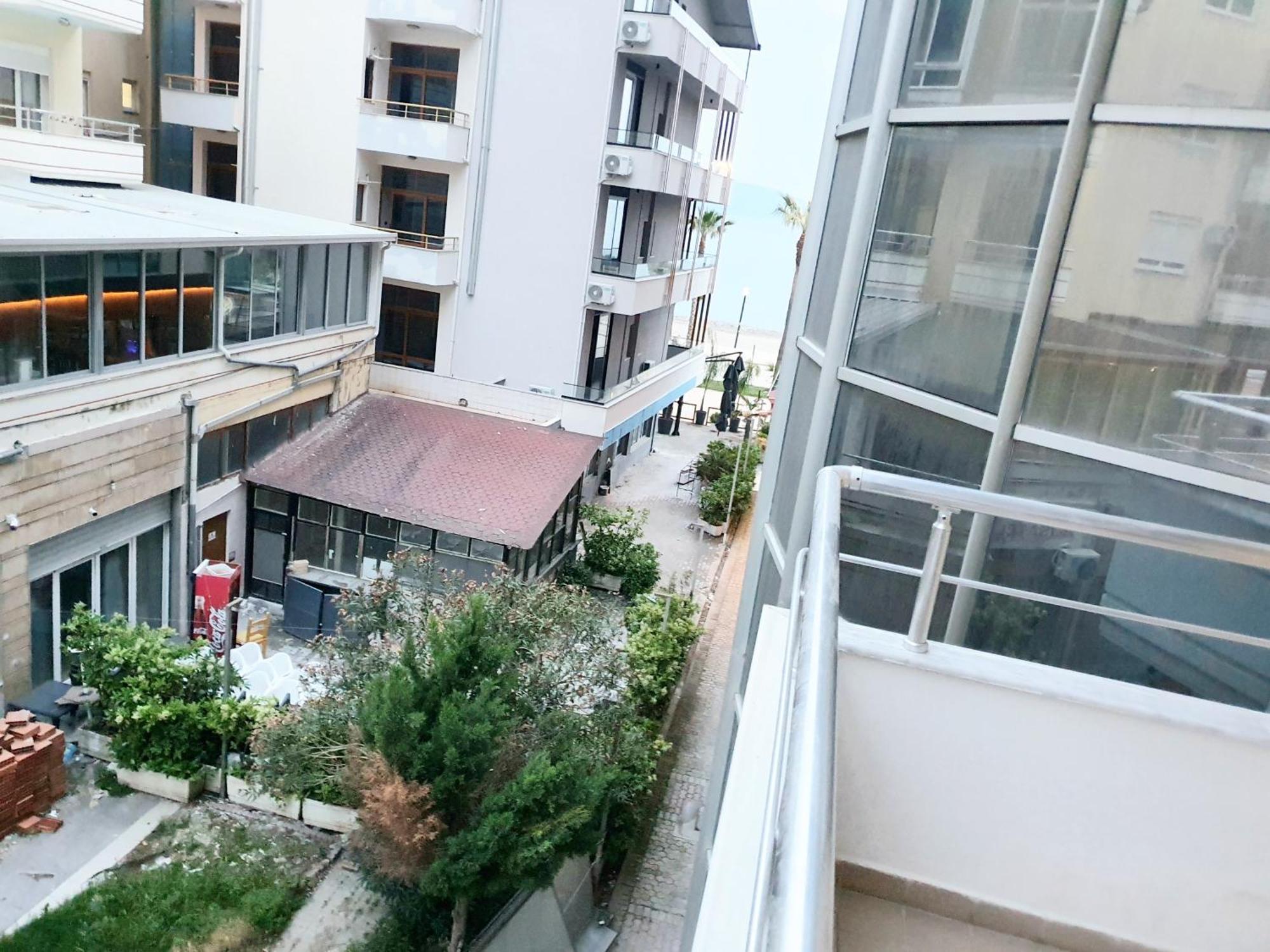 Apartment Me Qera Lungomare Vlore Medem1 Bagian luar foto