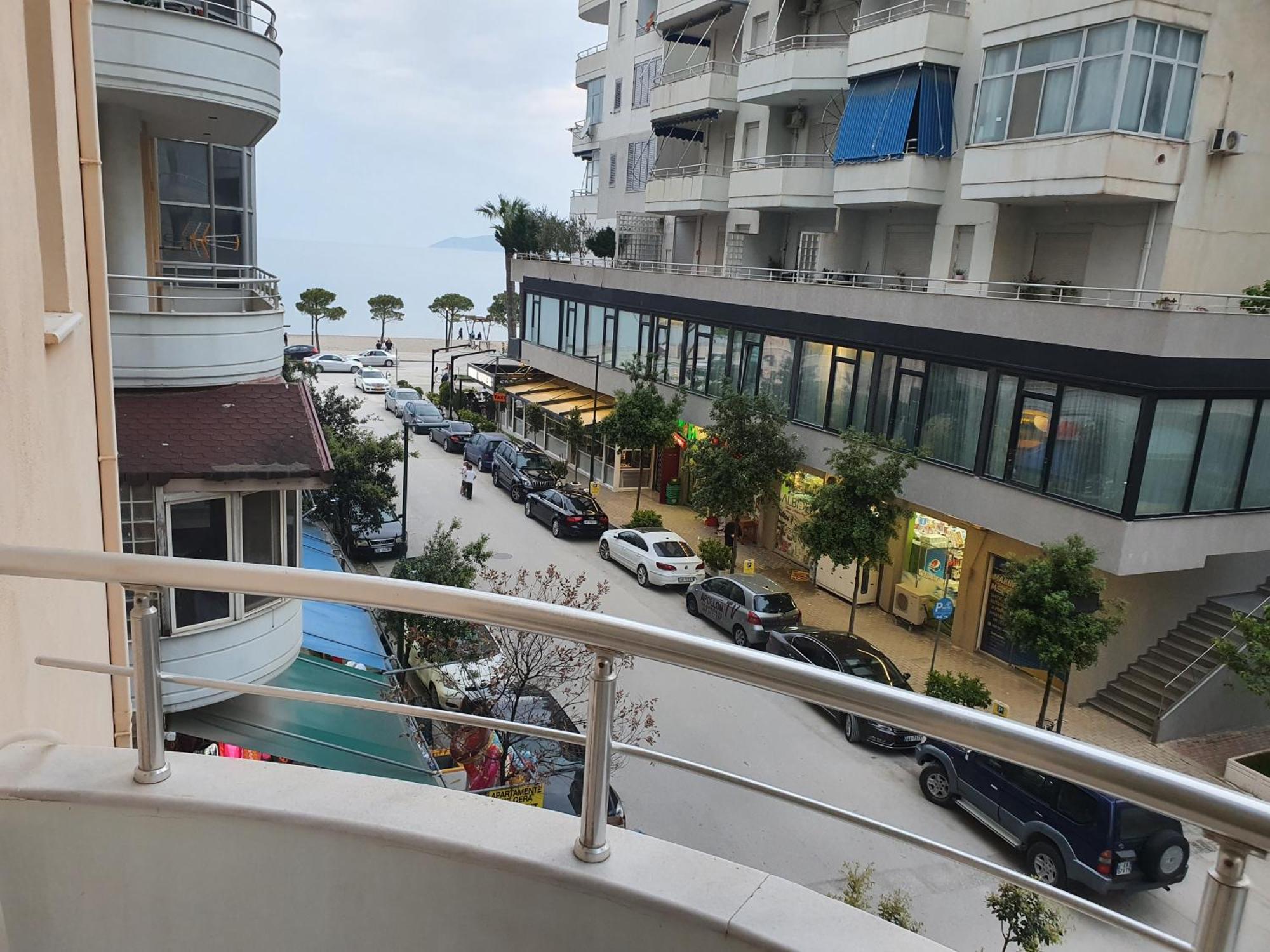 Apartment Me Qera Lungomare Vlore Medem1 Bagian luar foto